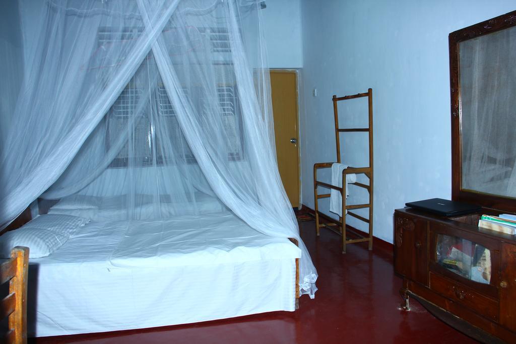 Abberny villa Midigama Kelet Szoba fotó